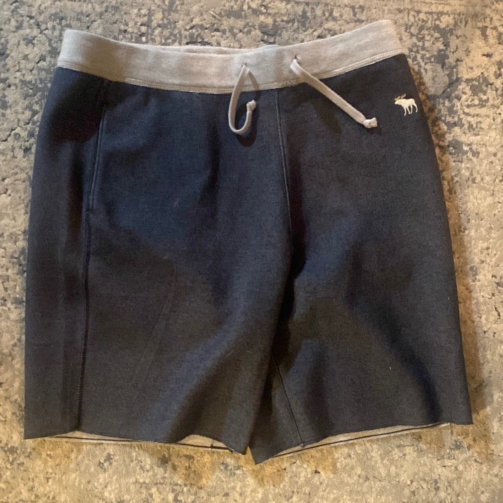 Medium. Abercrombie and fitch shorts